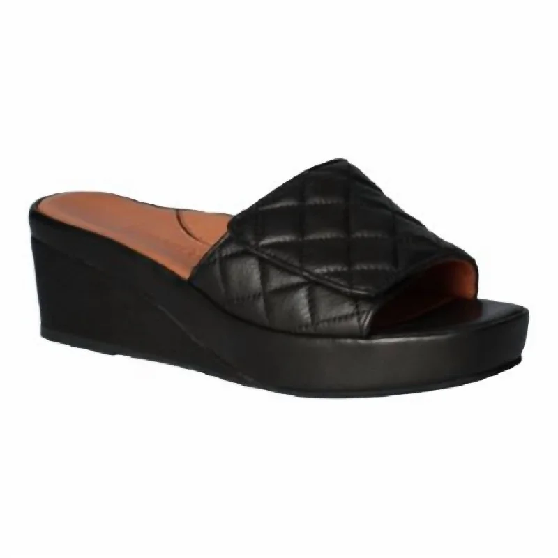 Women's Jehanna Sandal In Black Lamba